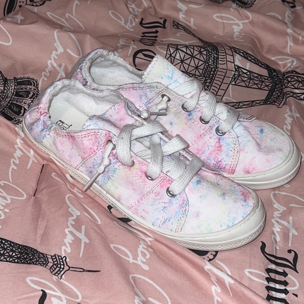 Cute pastel shoes lightly worn, easily cleanable